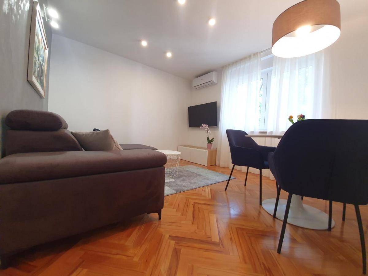 Paola Apartment *